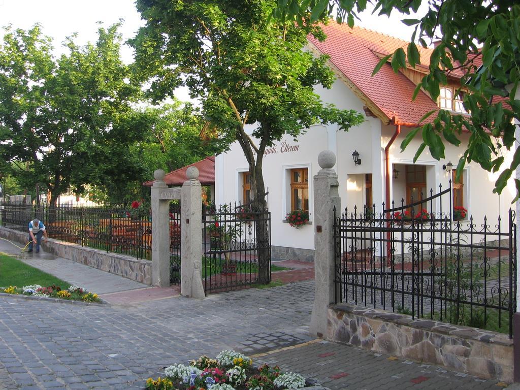 Hotel Racz Fogado Kisoroszi Exterior foto